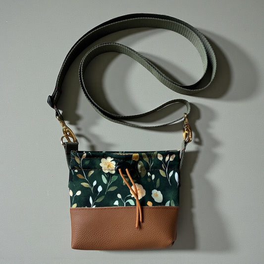 Leckerli-Tasche Softshell mit Blumenmuster – Cognac