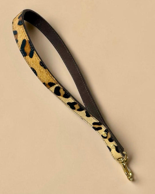 Leo Kurzführer aus Leder mit Messingbeschlägen – 30 cm