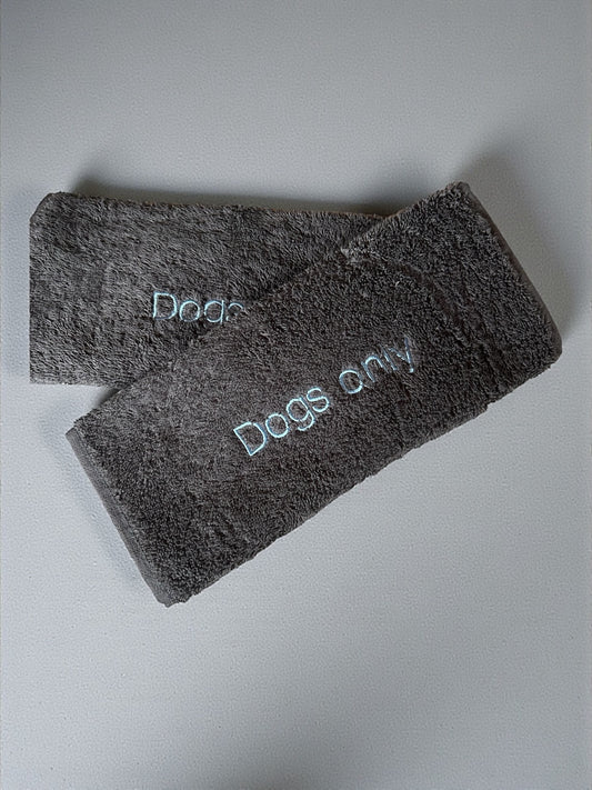 Pfotenhandtuch mit Namensbestickung