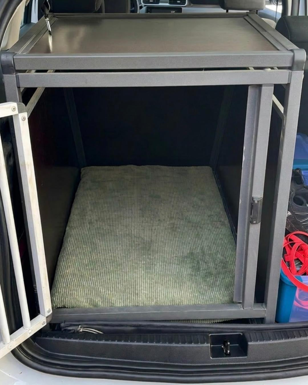 Gepolsterte Transportboxendecke nach Maß für Hunde